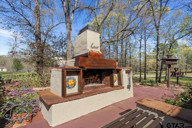 24050 Red Azalea Ln., Lindale, TX 75771