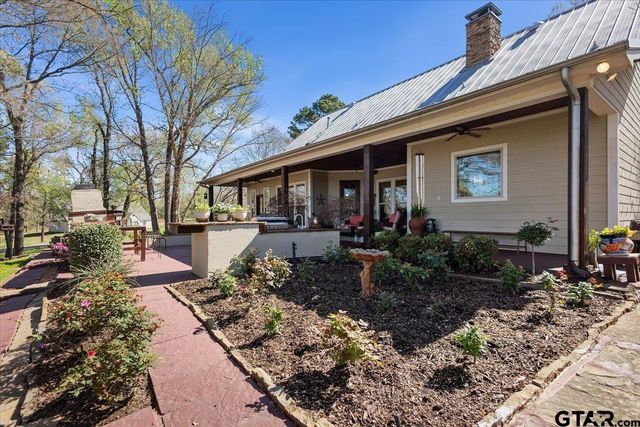24050 Red Azalea Ln., Lindale, TX 75771