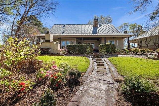 24050 Red Azalea Ln., Lindale, TX 75771