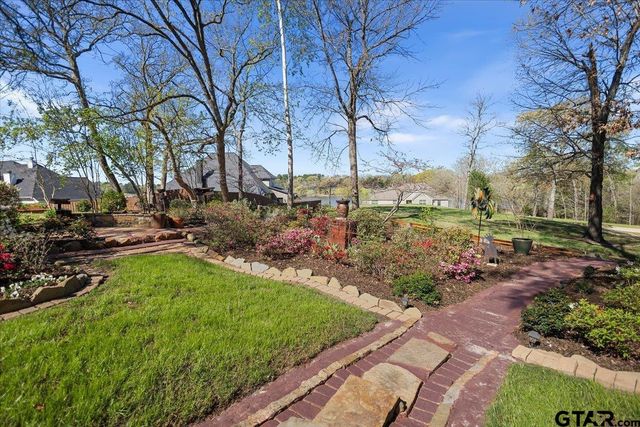 24050 Red Azalea Ln., Lindale, TX 75771