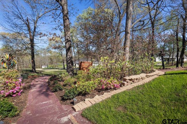 24050 Red Azalea Ln., Lindale, TX 75771