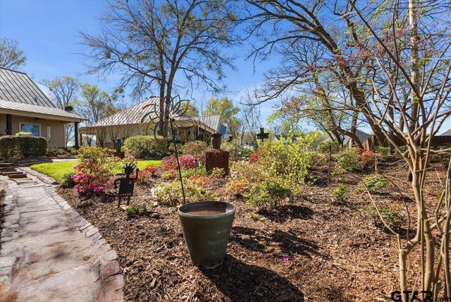24050 Red Azalea Ln., Lindale, TX 75771