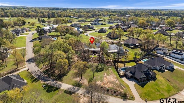 24050 Red Azalea Ln., Lindale, TX 75771