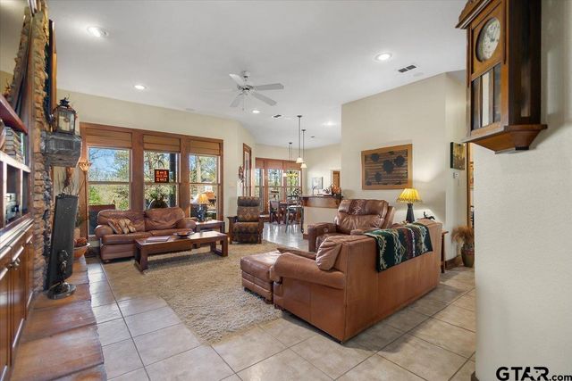 24050 Red Azalea Ln., Lindale, TX 75771
