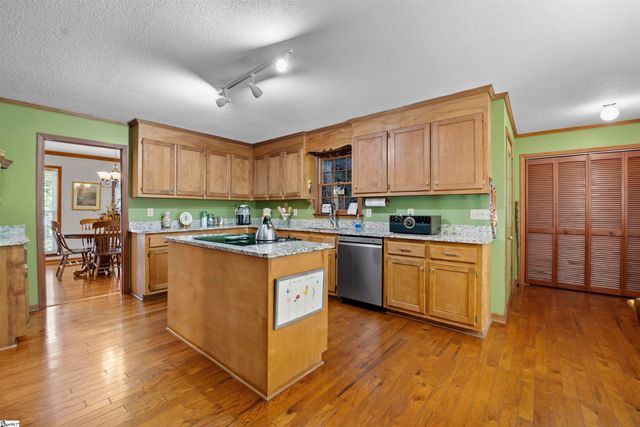 67 Washington Drive, Piedmont, SC 29673