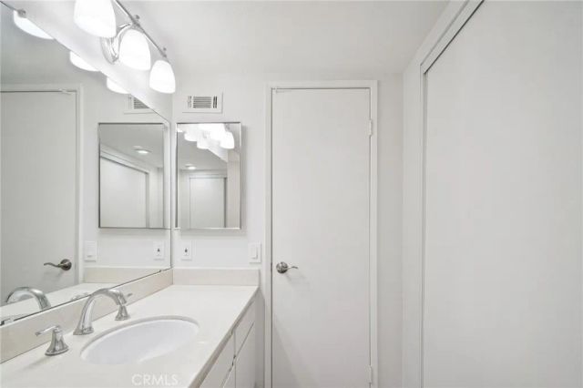 22810 Rio Chico, Valencia, CA 91354