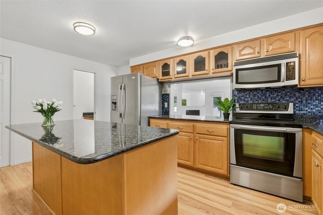31074 9th Avenue S, Federal Way, WA 98003