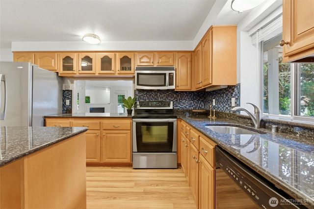31074 9th Avenue S, Federal Way, WA 98003
