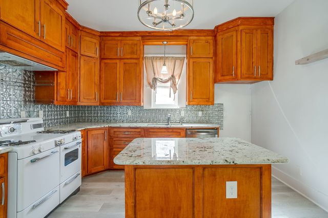 1014 W Arlington Avenue, Fort Worth, TX 76110