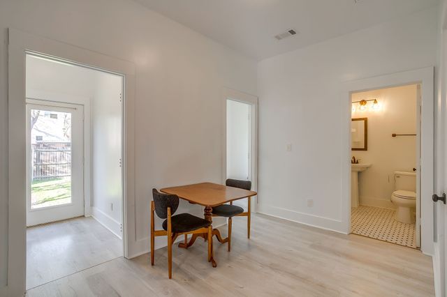 1014 W Arlington Avenue, Fort Worth, TX 76110