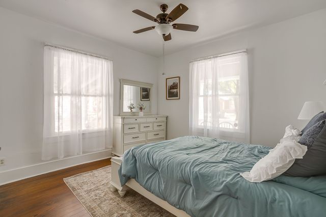 1014 W Arlington Avenue, Fort Worth, TX 76110