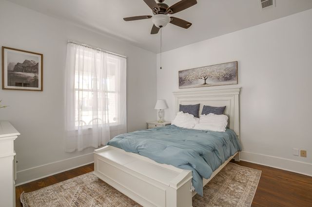 1014 W Arlington Avenue, Fort Worth, TX 76110