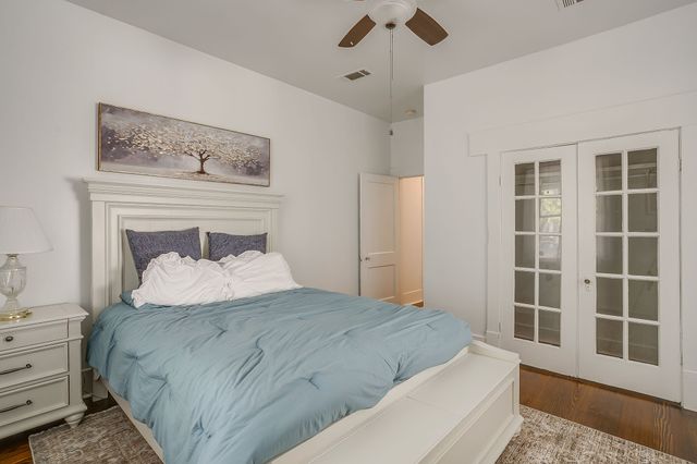 1014 W Arlington Avenue, Fort Worth, TX 76110