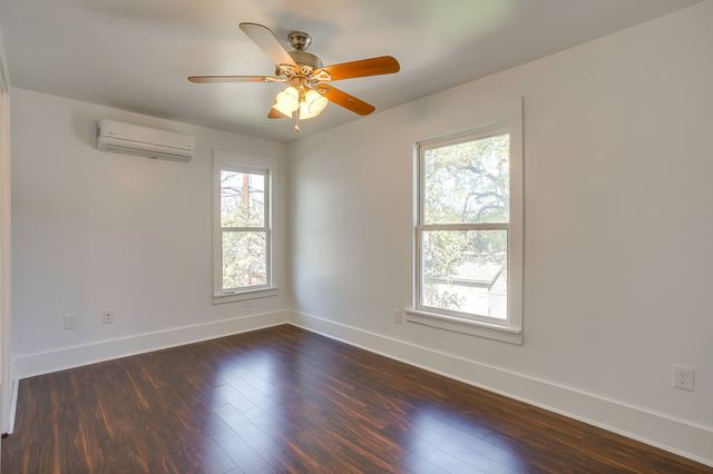 1014 W Arlington Avenue, Fort Worth, TX 76110