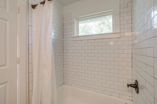 1014 W Arlington Avenue, Fort Worth, TX 76110