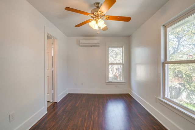 1014 W Arlington Avenue, Fort Worth, TX 76110