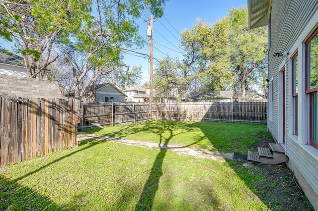 1014 W Arlington Avenue, Fort Worth, TX 76110