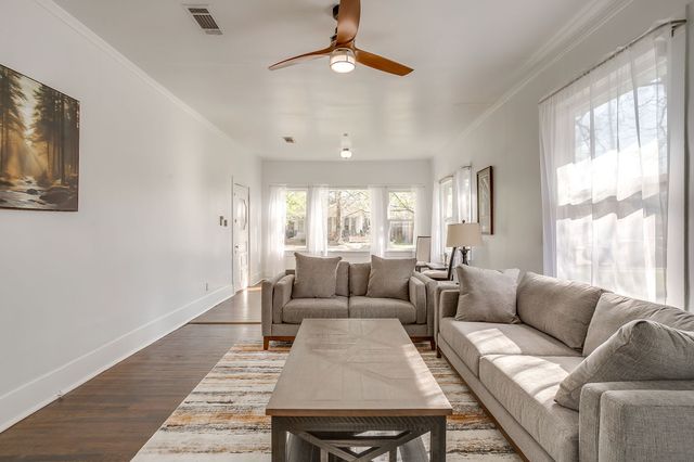 1014 W Arlington Avenue, Fort Worth, TX 76110