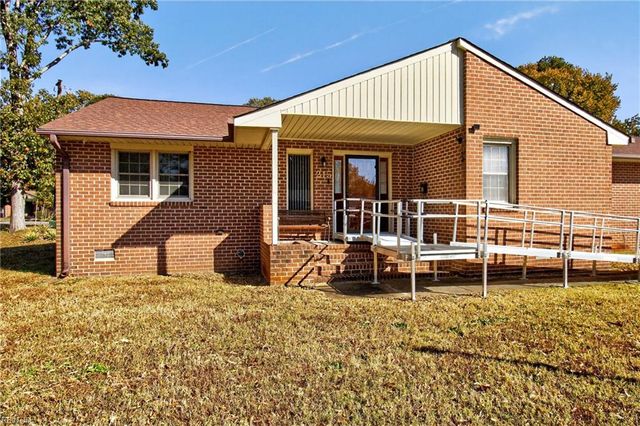 215 Woodbury Forrest DR, Hampton, VA 23666