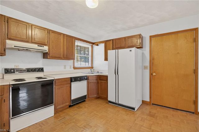 215 Woodbury Forrest DR, Hampton, VA 23666