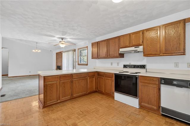 215 Woodbury Forrest DR, Hampton, VA 23666
