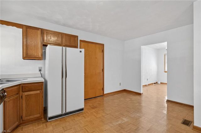 215 Woodbury Forrest DR, Hampton, VA 23666