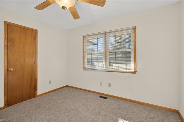 215 Woodbury Forrest DR, Hampton, VA 23666