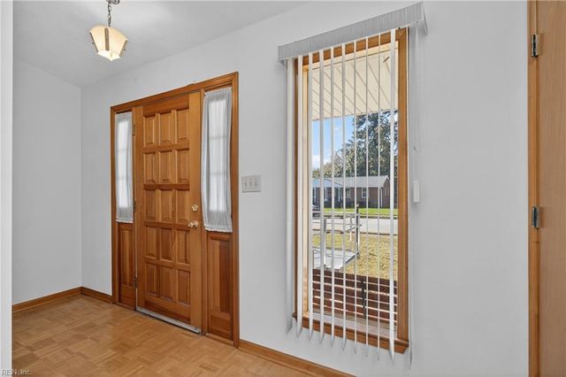 215 Woodbury Forrest DR, Hampton, VA 23666