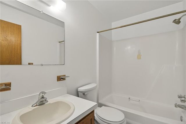 215 Woodbury Forrest DR, Hampton, VA 23666
