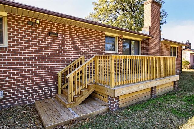 215 Woodbury Forrest DR, Hampton, VA 23666