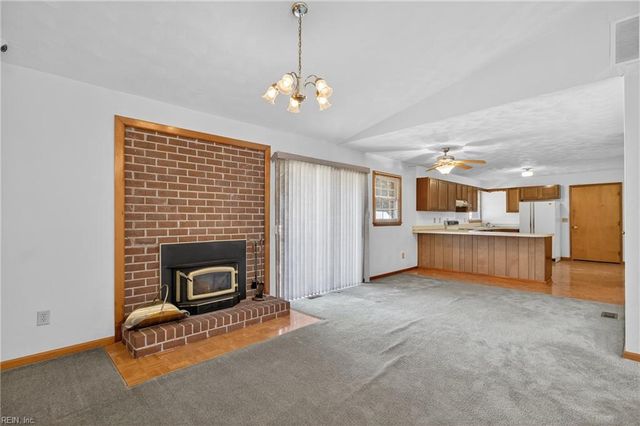 215 Woodbury Forrest DR, Hampton, VA 23666