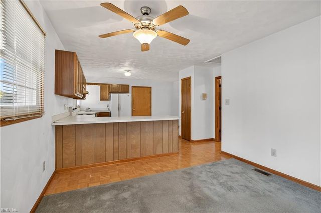 215 Woodbury Forrest DR, Hampton, VA 23666