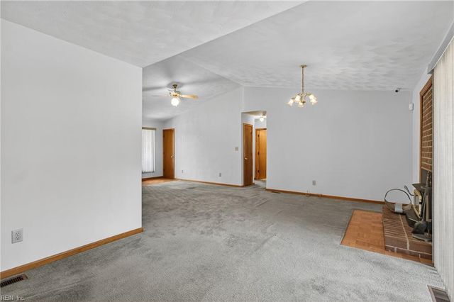 215 Woodbury Forrest DR, Hampton, VA 23666