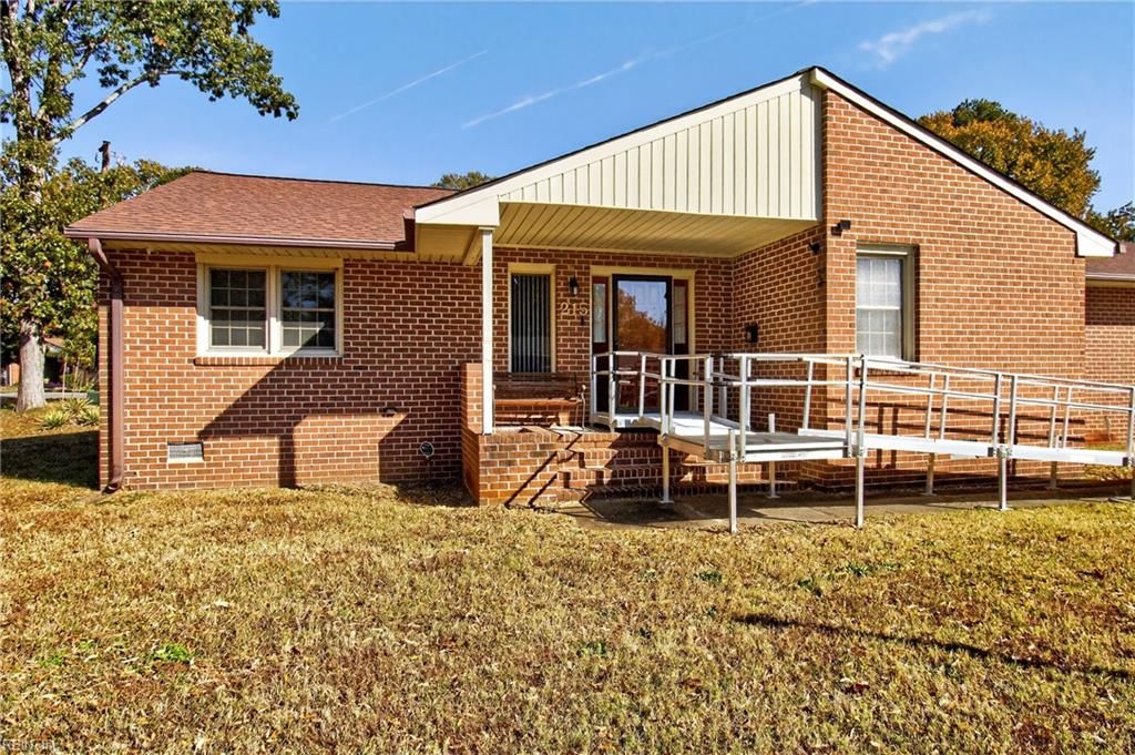 215 Woodbury Forrest DR, Hampton, VA 23666