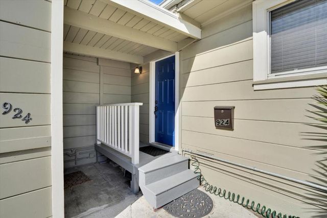 922 Valota Road, Redwood City, CA 94061