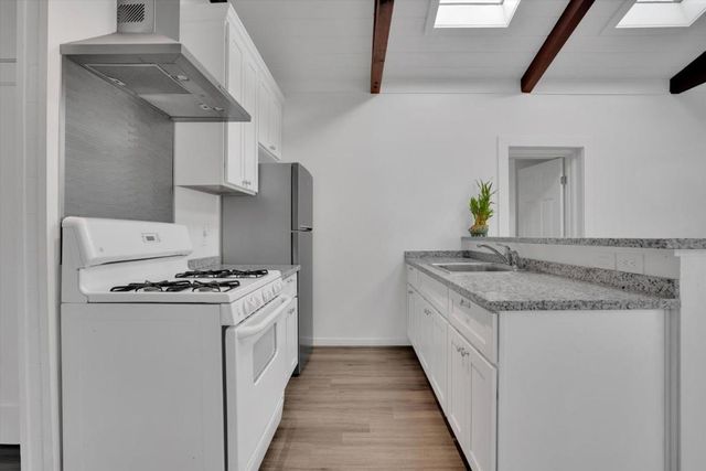 922 Valota Road, Redwood City, CA 94061