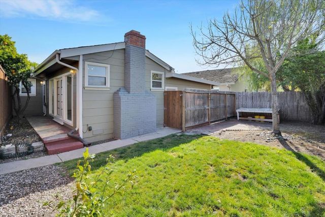 922 Valota Road, Redwood City, CA 94061