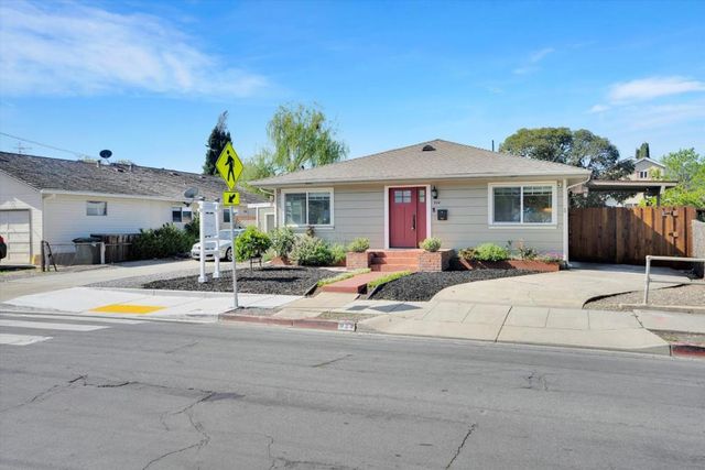 922 Valota Road, Redwood City, CA 94061