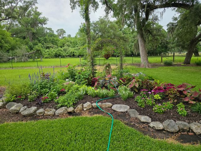 37093 521, Cedar Lane, TX 77415