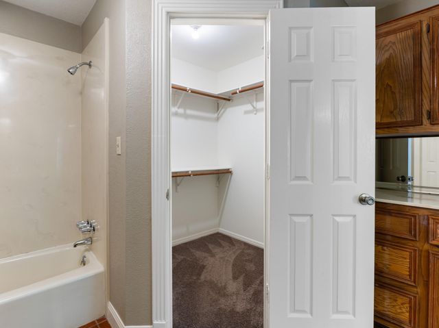 37093 521, Cedar Lane, TX 77415