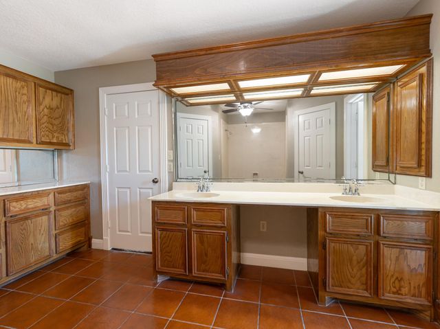 37093 521, Cedar Lane, TX 77415