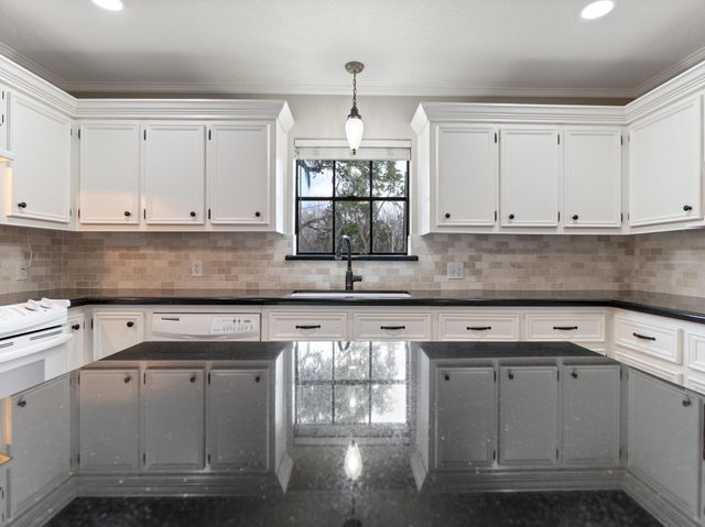 37093 521, Cedar Lane, TX 77415