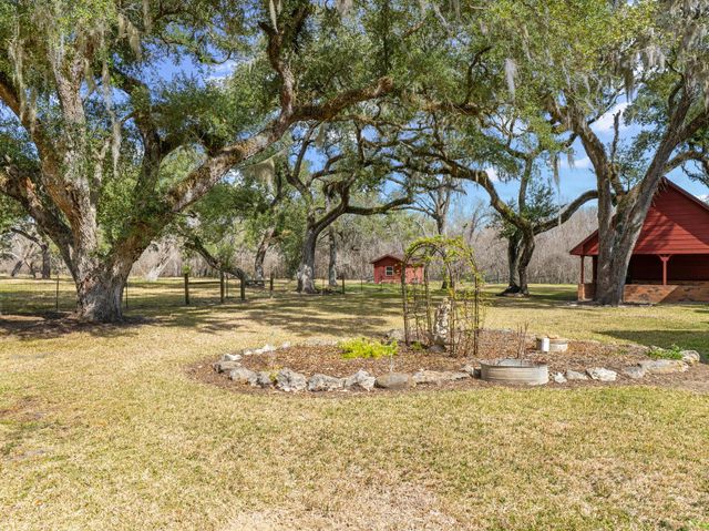 37093 521, Cedar Lane, TX 77415