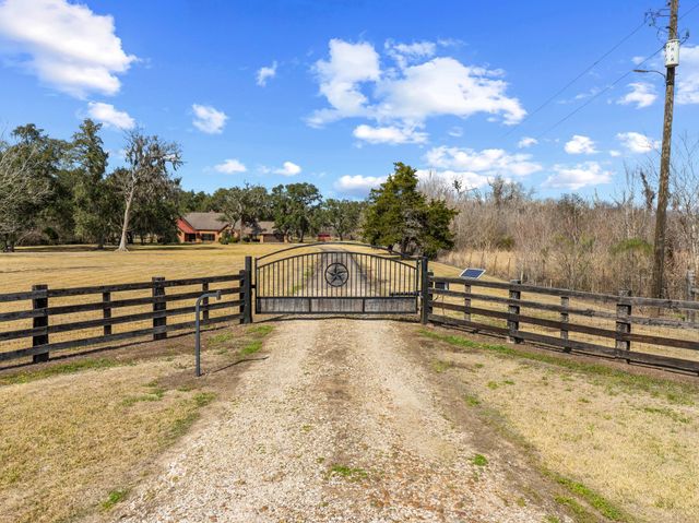 37093 521, Cedar Lane, TX 77415