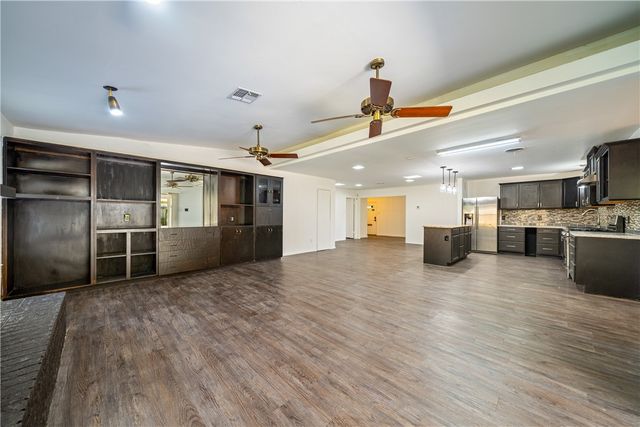 922 Carmel Pkwy, Corpus Christi, TX 78411