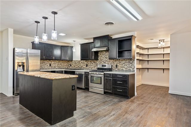 922 Carmel Pkwy, Corpus Christi, TX 78411