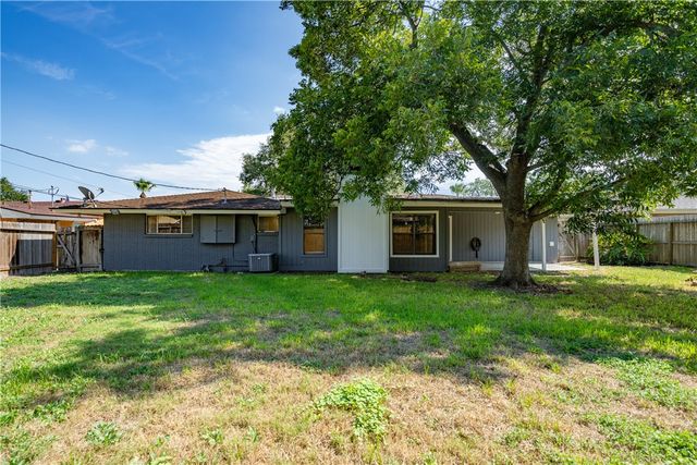 922 Carmel Pkwy, Corpus Christi, TX 78411