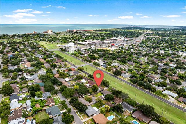 922 Carmel Pkwy, Corpus Christi, TX 78411