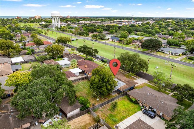 922 Carmel Pkwy, Corpus Christi, TX 78411