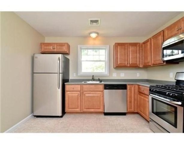 39 Athens St 4, Weymouth, MA 02191